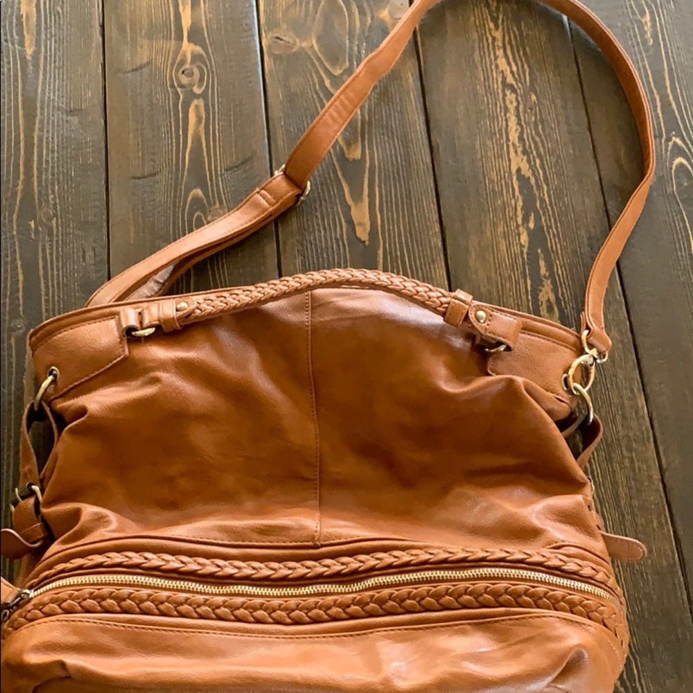 Brown bag/purse.